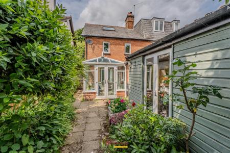 3 bedroom Semi-detached house to let in Greenhill Close, Wimborne