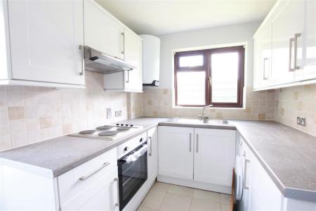 2 bedroom Semi-detached bungalow to let in Cuthbury Gardens, Wimborne