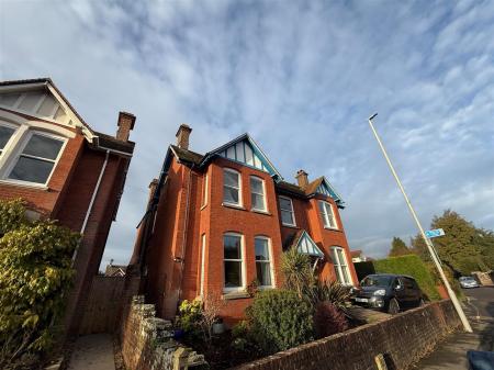 SUBERB APARTMENT, WIMBORNE