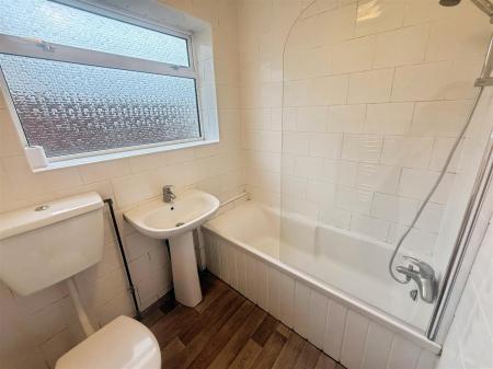 2 bedroom Detached bungalow to let in Dales Drive, Wimborne