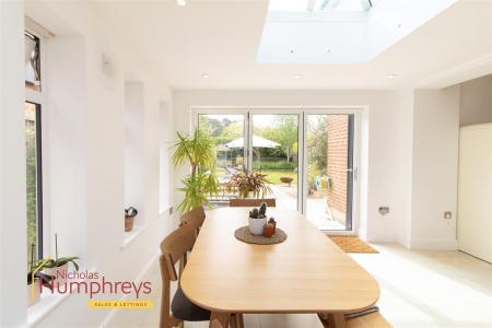 3 bedroom Detached house for sale in Wimborne Road, Colehill