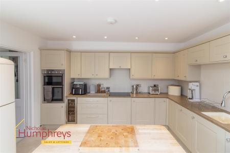 3 bedroom Detached house for sale in Wimborne Road, Colehill