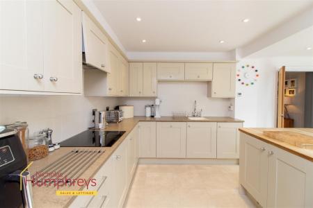 3 bedroom Detached house for sale in Wimborne Road, Colehill