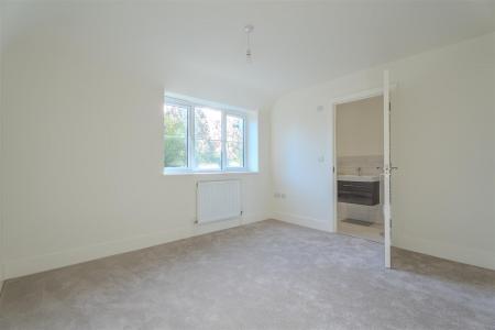 3 bedroom Detached house to let in Churchill Close, Sturminster Marshall, Wimborne