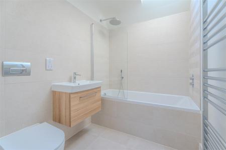 3 bedroom Detached house to let in Churchill Close, Sturminster Marshall, Wimborne