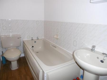 2 bedroom Semi-detached house to let in Sheppards Field, Wimborne