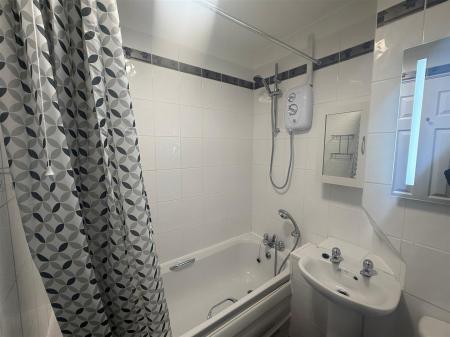 2 bedroom Detached house to let in RADIPOLE ROAD, CANFORD HEATH,