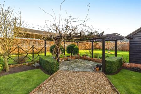 5 bedroom Detached house to let in Willett Road, Ashington, Wimborne