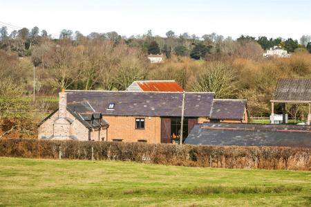 5 bedroom Detached house to let in Willett Road, Ashington, Wimborne