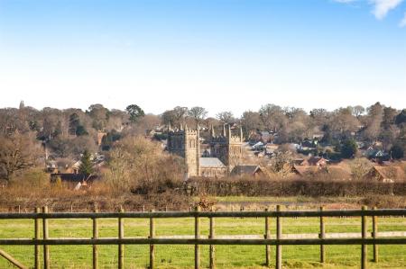 5 bedroom Detached house to let in Willett Road, Ashington, Wimborne