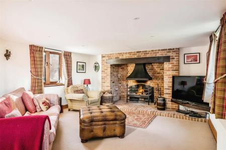 5 bedroom Detached house to let in Willett Road, Ashington, Wimborne