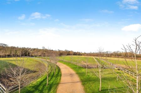 5 bedroom Detached house to let in Willett Road, Ashington, Wimborne