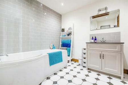 5 bedroom Detached house to let in Willett Road, Ashington, Wimborne