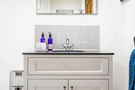 5 bedroom Detached house to let in Willett Road, Ashington, Wimborne