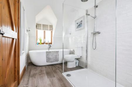 5 bedroom Detached house to let in Willett Road, Ashington, Wimborne