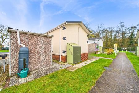 2 bedroom Park home for sale in Barton Broads Park, Maltkiln R, Barton-upon-Humber, North Lincolnshire, DN18