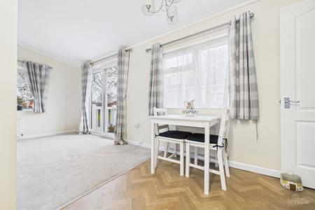 2 bedroom Park home for sale in Barton Broads Park, Maltkiln R, Barton-upon-Humber, North Lincolnshire, DN18