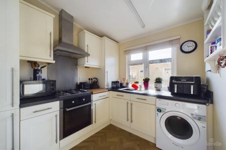 2 bedroom Park home for sale in Barton Broads Park, Maltkiln R, Barton-upon-Humber, North Lincolnshire, DN18