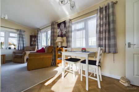 2 bedroom Park home for sale in Barton Broads Park, Maltkiln R, Barton-upon-Humber, North Lincolnshire, DN18