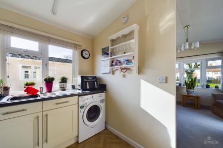 2 bedroom Park home for sale in Barton Broads Park, Maltkiln R, Barton-upon-Humber, North Lincolnshire, DN18