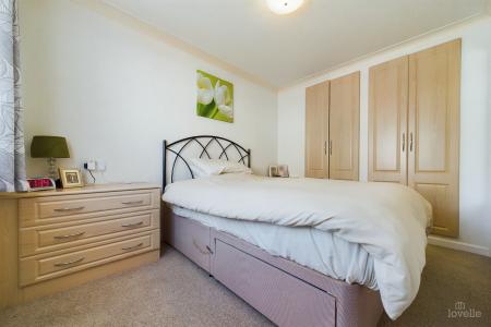 2 bedroom Park home for sale in Barton Broads Park, Maltkiln R, Barton-upon-Humber, North Lincolnshire, DN18