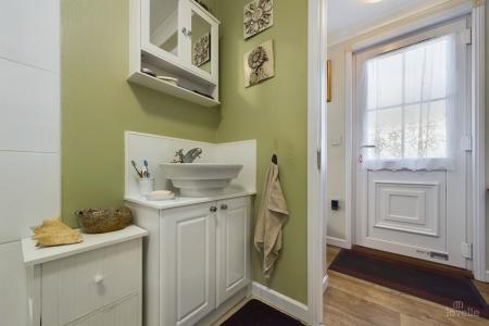 2 bedroom Park home for sale in Barton Broads Park, Maltkiln R, Barton-upon-Humber, North Lincolnshire, DN18