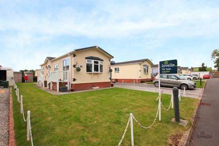 2 bedroom Park home for sale in Barton Broads Park, Maltkiln R, Barton-upon-Humber, North Lincolnshire, DN18