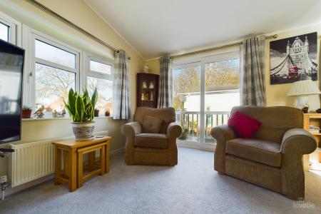 2 bedroom Park home for sale in Barton Broads Park, Maltkiln R, Barton-upon-Humber, North Lincolnshire, DN18