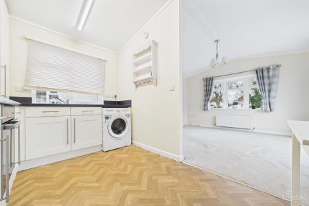 2 bedroom Park home for sale in Barton Broads Park, Maltkiln R, Barton-upon-Humber, North Lincolnshire, DN18