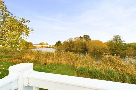 2 bedroom Park home for sale in Barton Broads Park, Maltkiln R, Barton-upon-Humber, North Lincolnshire, DN18
