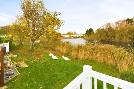2 bedroom Park home for sale in Barton Broads Park, Maltkiln R, Barton-upon-Humber, North Lincolnshire, DN18