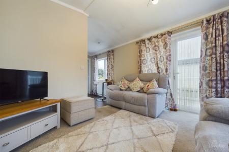 2 bedroom Park home for sale in Barton Broads Park, Maltkiln R, Barton-upon-Humber, North Lincolnshire, DN18