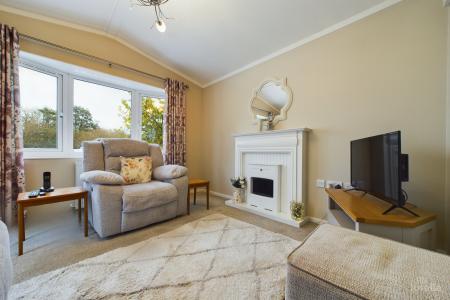 2 bedroom Park home for sale in Barton Broads Park, Maltkiln R, Barton-upon-Humber, North Lincolnshire, DN18