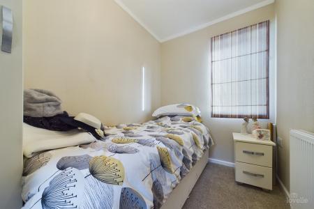 2 bedroom Park home for sale in Barton Broads Park, Maltkiln R, Barton-upon-Humber, North Lincolnshire, DN18