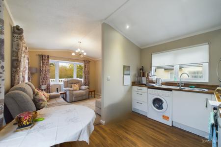 2 bedroom Park home for sale in Barton Broads Park, Maltkiln R, Barton-upon-Humber, North Lincolnshire, DN18