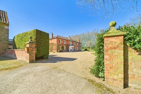 6 bedroom Manor House for sale in Burnham Manor - Burnham, Barton-upon-Humber, North Lincolnshire, DN18