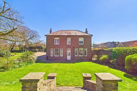 6 bedroom Manor House for sale in Burnham Manor - Burnham, Barton-upon-Humber, North Lincolnshire, DN18