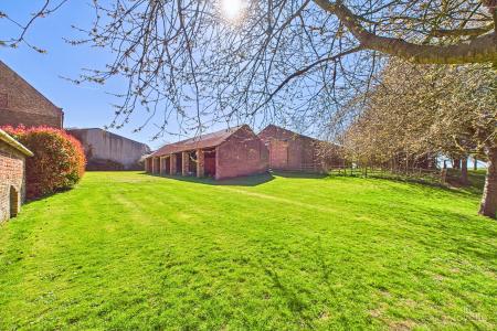 6 bedroom Manor House for sale in Burnham Manor - Burnham, Barton-upon-Humber, North Lincolnshire, DN18