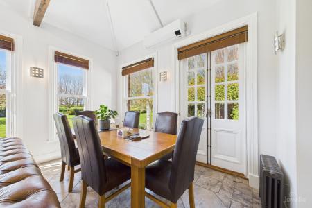 6 bedroom Manor House for sale in Burnham Manor - Burnham, Barton-upon-Humber, North Lincolnshire, DN18