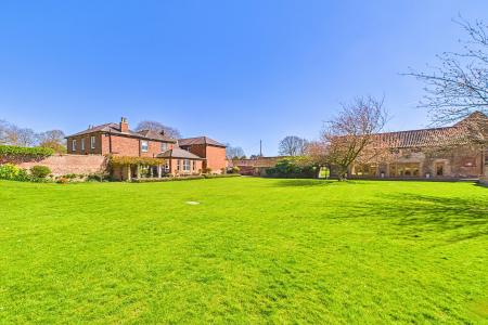 6 bedroom Manor House for sale in Burnham Manor - Burnham, Barton-upon-Humber, North Lincolnshire, DN18