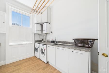 6 bedroom Manor House for sale in Burnham Manor - Burnham, Barton-upon-Humber, North Lincolnshire, DN18