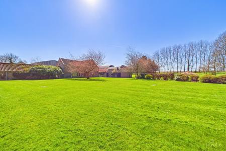 6 bedroom Manor House for sale in Burnham Manor - Burnham, Barton-upon-Humber, North Lincolnshire, DN18