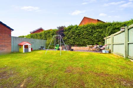 4 bedroom Detached house for sale in Clipson Crest, Barton-upon-Humber, North Lincolnshire, DN18