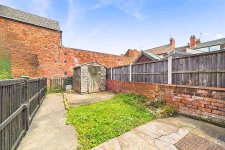 3 bedroom Terraced House for sale in Dam Road, Barton-upon-Humber, North Lincolnshire, DN18