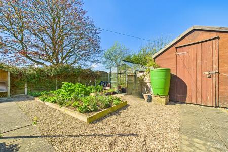 3 bedroom Detached bungalow for sale in Millfields, Barton-upon-Humber, North Lincolnshire, DN18