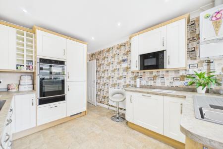 3 bedroom Detached bungalow for sale in Millfields, Barton-upon-Humber, North Lincolnshire, DN18