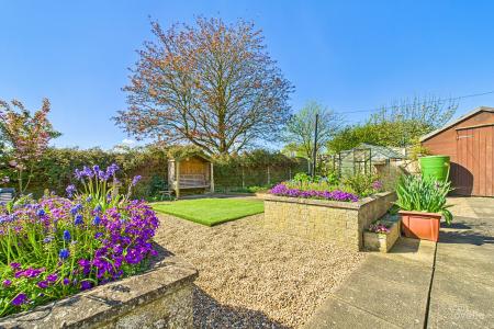 3 bedroom Detached bungalow for sale in Millfields, Barton-upon-Humber, North Lincolnshire, DN18