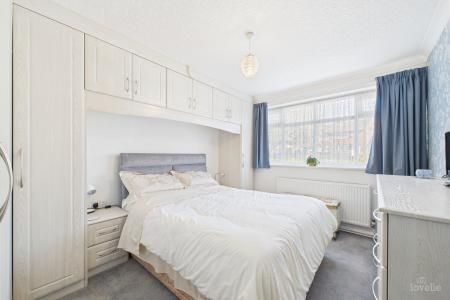 3 bedroom Detached bungalow for sale in Millfields, Barton-upon-Humber, North Lincolnshire, DN18