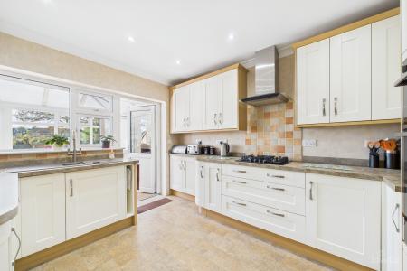 3 bedroom Detached bungalow for sale in Millfields, Barton-upon-Humber, North Lincolnshire, DN18