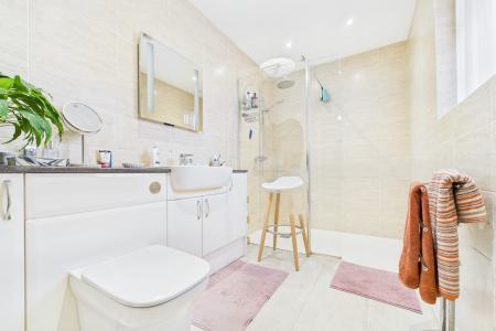 3 bedroom Detached bungalow for sale in Millfields, Barton-upon-Humber, North Lincolnshire, DN18